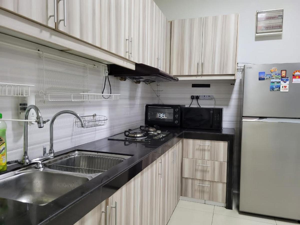 Homestay D'Univ 360 Place Seri Kembangan Buitenkant foto